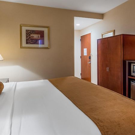 Best Western Plus Arena Hotel Nova York Exterior foto